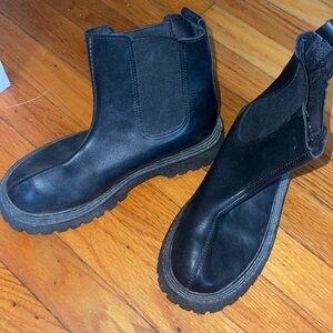Platform Chelsea boots